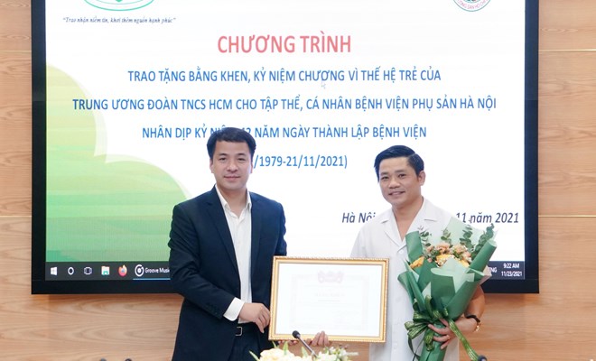 Trung ương Đoàn TNCS Hồ Chí Minh đến thăm và trao tặng Bằng khen, Kỷ niệm chương “Vì thế hệ trẻ” cho tập thể, cá nhân Bệnh viện Phụ Sản Hà Nội