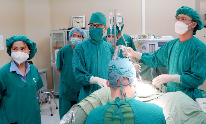 Hỗ trợ đào tạo Bệnh viện đa khoa tỉnh Bắc Kạn kỹ thuật phẫu thuật nội soi cắt tử cung hoàn toàn