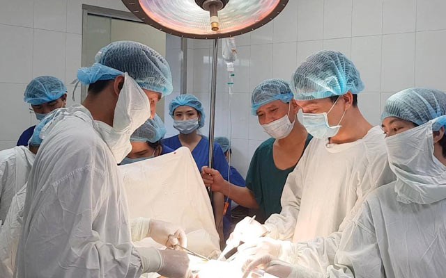 Mẹ bầu Hà Nội nhập viện vì ra máu, bác sĩ siêu âm khắp tử cung... không thấy thai 