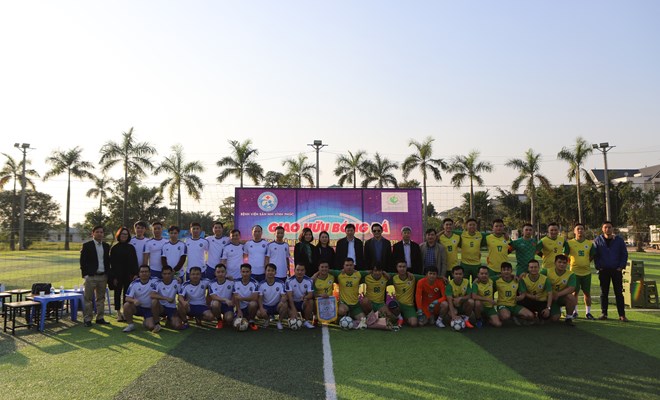 Giao hữu bóng đá giữa bệnh viện Phụ Sản Hà Nội và Bệnh viện Sản Nhi Vĩnh Phúc