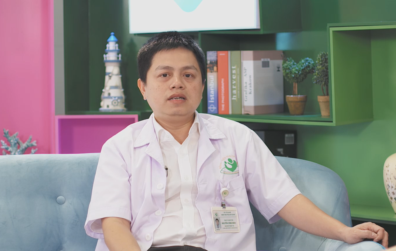 Bác sĩ Định chia sẻ về quy trình sàng lọc ung thư cổ tử cung. Ảnh: Bệnh viện Phụ sản Hà Nội