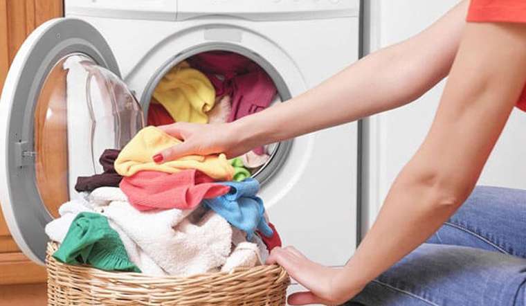 Quần áo của trẻ sơ sinh có nên giặt chung với người lớn không? - Ảnh 1.