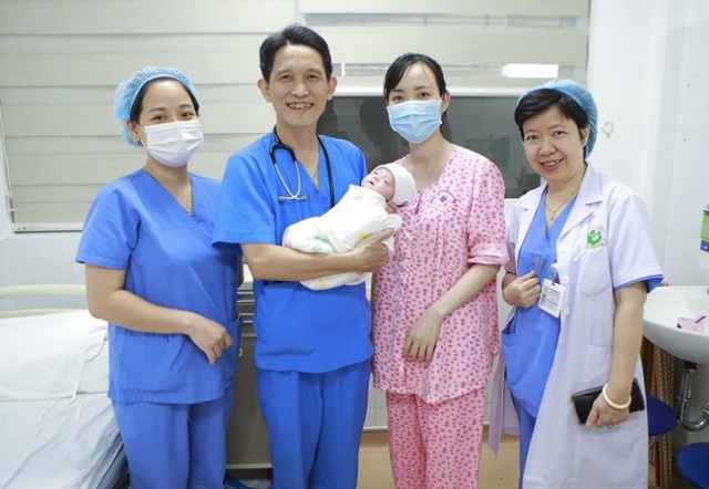 Sự sống kỳ diệu của các bé sinh non, có tuổi thai và cân nặng nhỏ nhất Việt Nam- Ảnh 1.